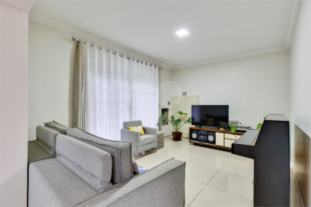 Sobrado à venda com 3 quartos, sendo 1 suíte,  em Alto da Boa Vista, São Paulo, SP