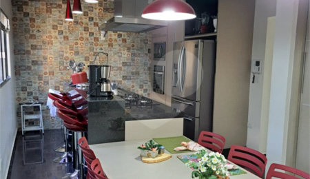 Sobrado à venda com 4 quartos, sendo 2 suítes,  em Jaraguá, São Paulo, SP