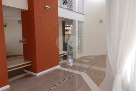 Casa à venda com 4 quartos, sendo 2 suítes,  em Vila Santista, Atibaia, SP