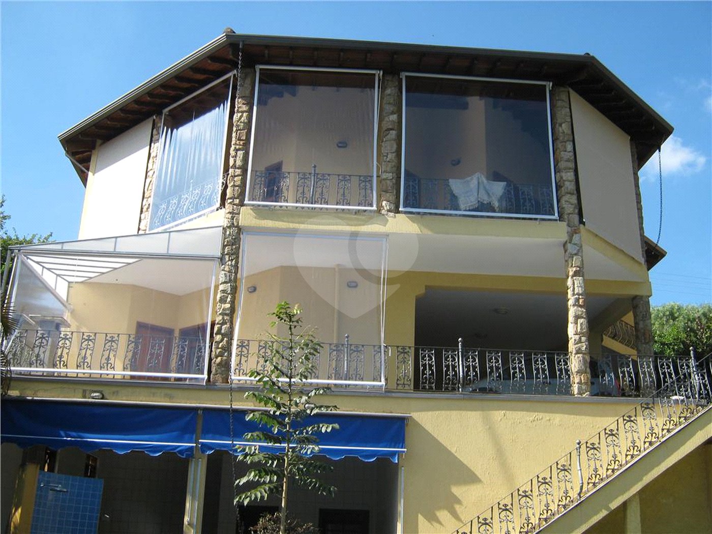 Casa à venda com 4 quartos, sendo 2 suítes, no condomínio Estância Marambaia, Vinhedo - SP