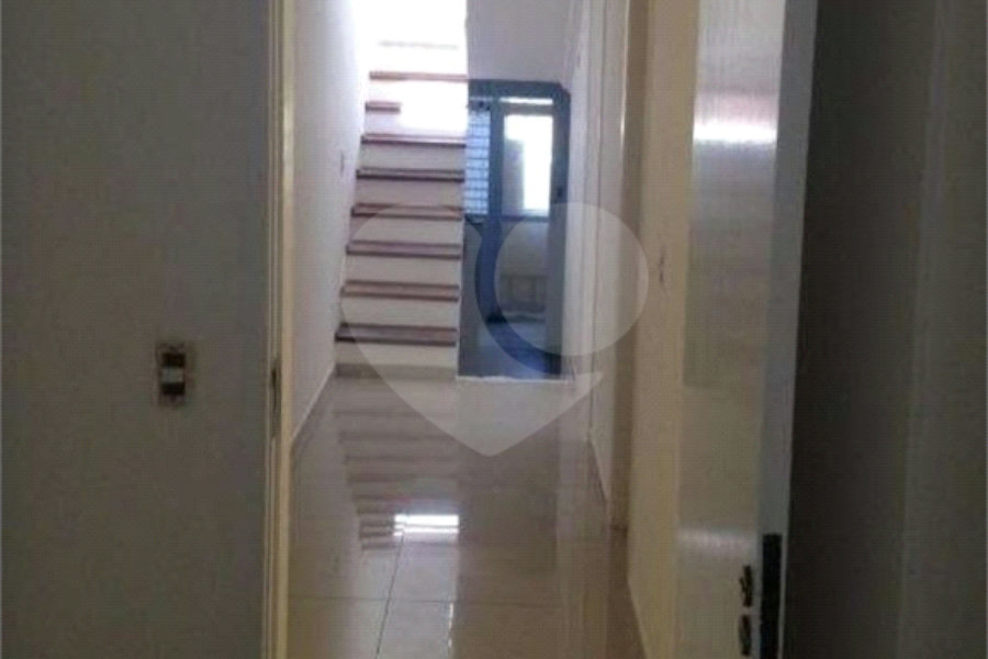 Casa à venda com 3 quartos, sendo 2 suítes, no condomínio Residencial Vegas, São Paulo - SP