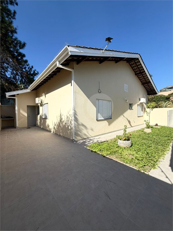 Casa à venda com 3 quartos, sendo 1 suíte, no condomínio Bela Vita, Atibaia - SP