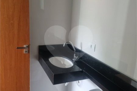 Sobrado à venda com 3 quartos, sendo 1 suíte, em Vila São Paulo, São Paulo, SP
