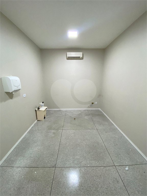 Salão para alugar em Vila Romanópolis, Ferraz de Vasconcelos, SP