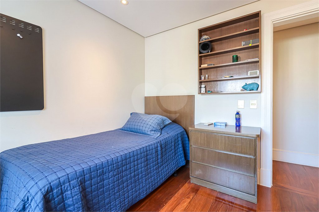 Cobertura à venda com 4 quartos, sendo 3 suítes,  em Vila Uberabinha, São Paulo, SP