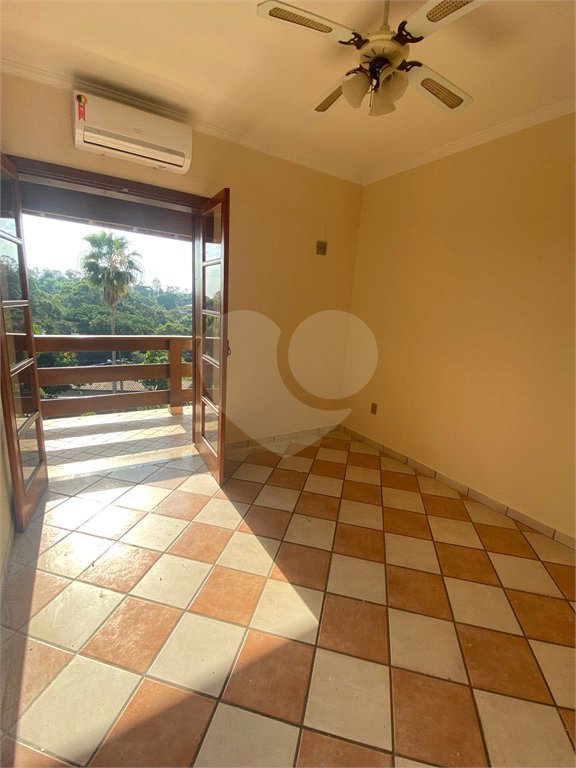 Casa à venda com 3 quartos, sendo 1 suíte, no condomínio Estância Marambaia, Vinhedo - SP