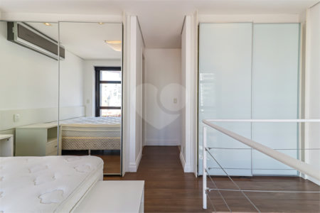 Duplex à venda com 1 suíte em Vila Nova Conceição, São Paulo, SP