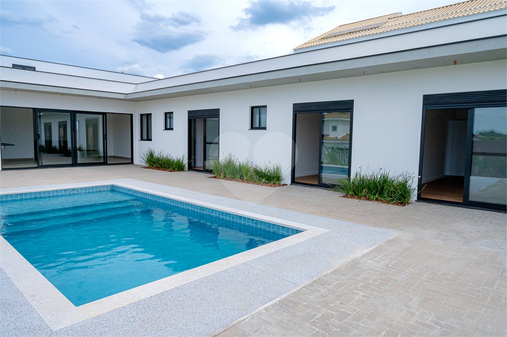 Casa à venda com 3 suítes no condomínio Village Saint Charbel, Araçoiaba da Serra - SP