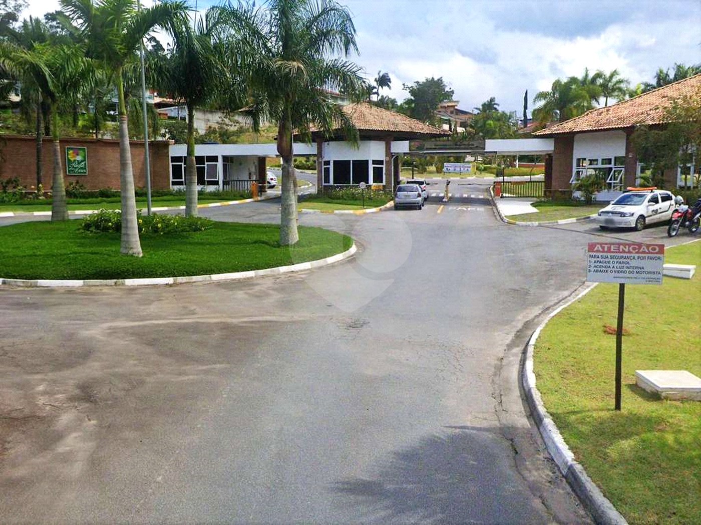 Casa à venda com 4 suítes no condomínio Parque das Artes, Embu das Artes - SP