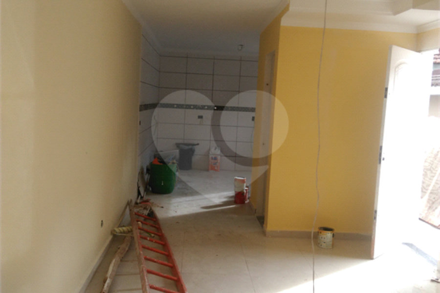 Casa à venda com 3 quartos, sendo 1 suíte,  no condomínio Nair Ramos Shuring, São Paulo - SP
