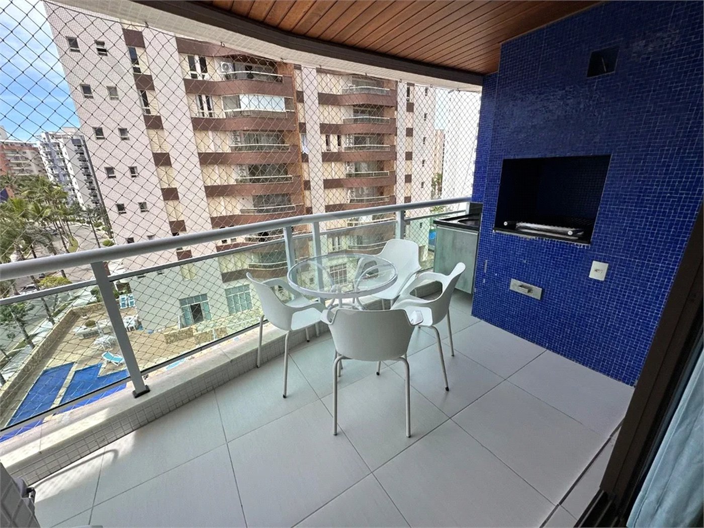 Apartamento à venda com 3 quartos, sendo 1 suíte, em Riviera de São Lourenço, Bertioga, SP