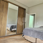 Casa à venda com 4 quartos, sendo 1 suíte,  no condomínio Jardim Shangri-lá, Atibaia - SP