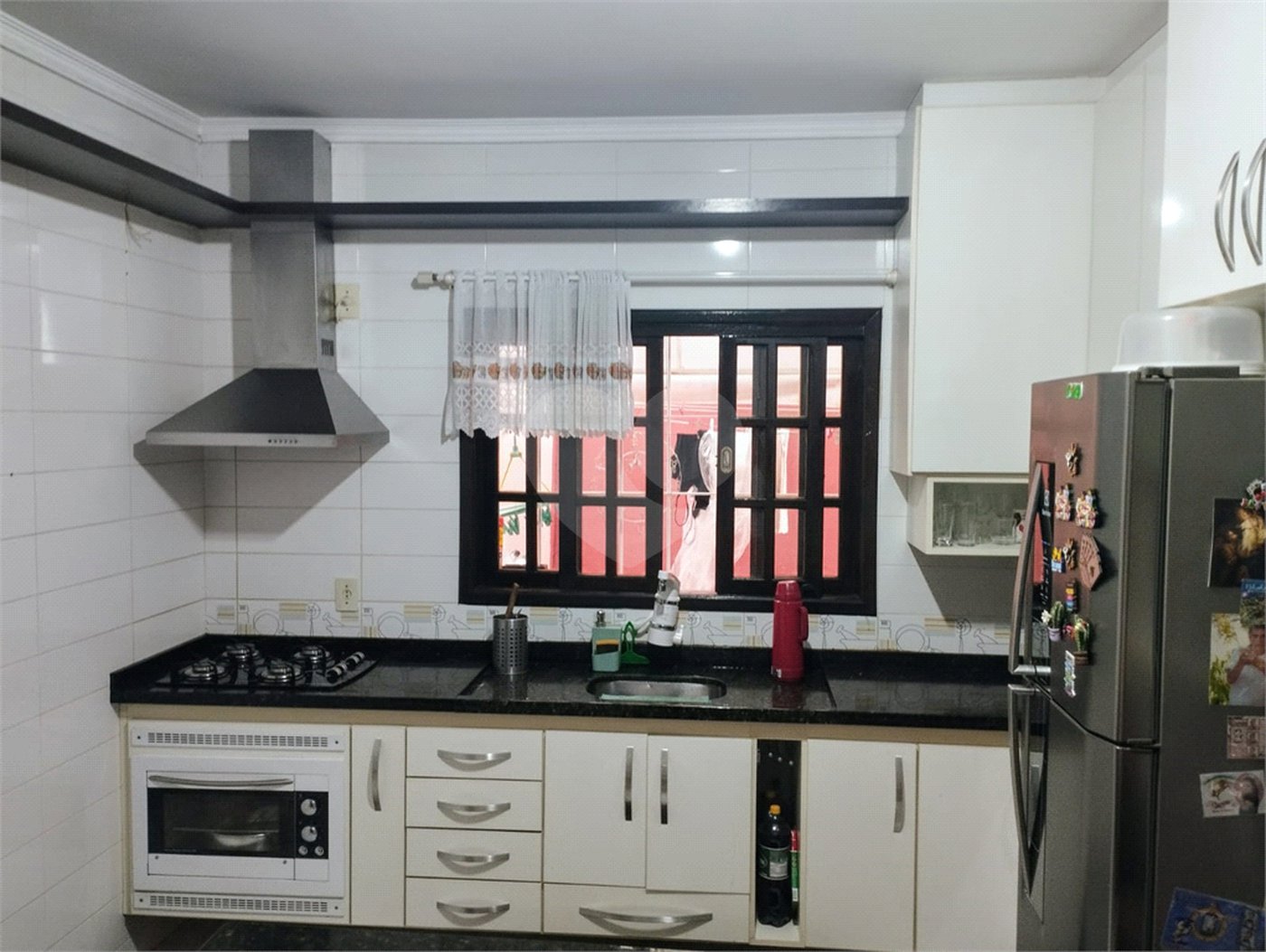 VENDE SE SOBRADO, 3 DORMITORIOS 1 SENDO SUITE, 3 BANHEIROS E 2 VAGAS GARAGEM, SÃO JOSÉ DOS CAMPOS