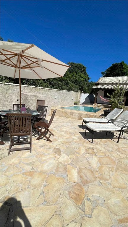 Casa à venda com 4 quartos, sendo 2 suítes, em Caravelas, Armação dos Búzios, RJ