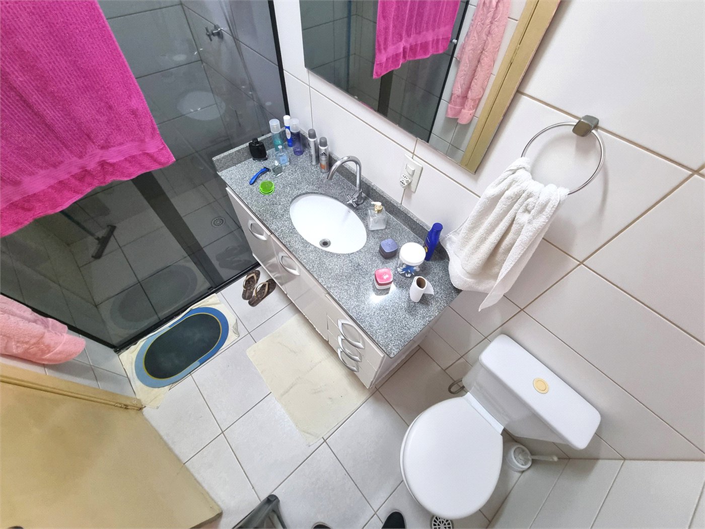Casa à venda com 3 quartos, sendo 1 suíte, no condomínio Village St. Louis, São Paulo - SP