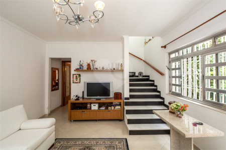Casa à venda com 3 quartos, sendo 1 suíte, em Campo Belo, São Paulo, SP