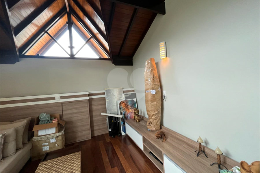 Casa à venda com 4 quartos, sendo 2 suítes, no condomínio Floradas da Serra, São Paulo - SP