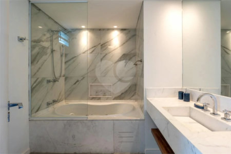 Casa à venda com 4 quartos, sendo 2 suítes, no condomínio Melbourne Residence, São Paulo - SP