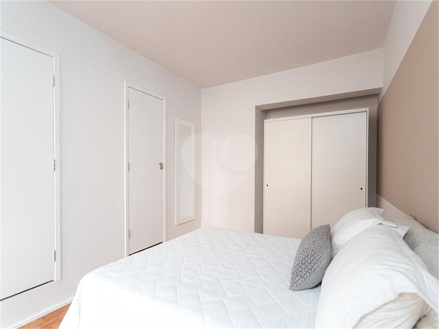 Apartamento à venda com 4 quartos, sendo 2 suítes, em Pinheiros, São Paulo, SP