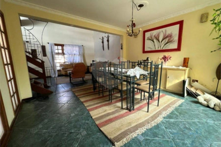 Casa à venda com 8 quartos, sendo 3 suítes, em Jardim Terceiro Centenário, Atibaia, SP