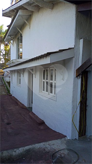 Casa à venda com 3 quartos, sendo 2 suítes, no condomínio Gleba II, Mairiporã - SP