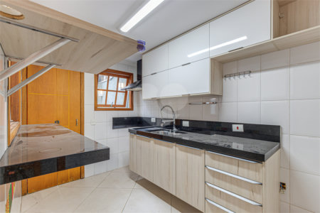 Sobrado à venda com 2 quartos, sendo 1 suíte, em Alto da Boa Vista, São Paulo, SP