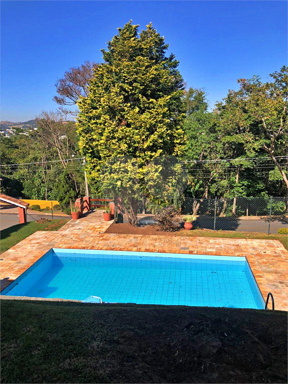 Casa à venda com 4 quartos, sendo 2 suítes, no condomínio Estância Marambaia, Vinhedo - SP