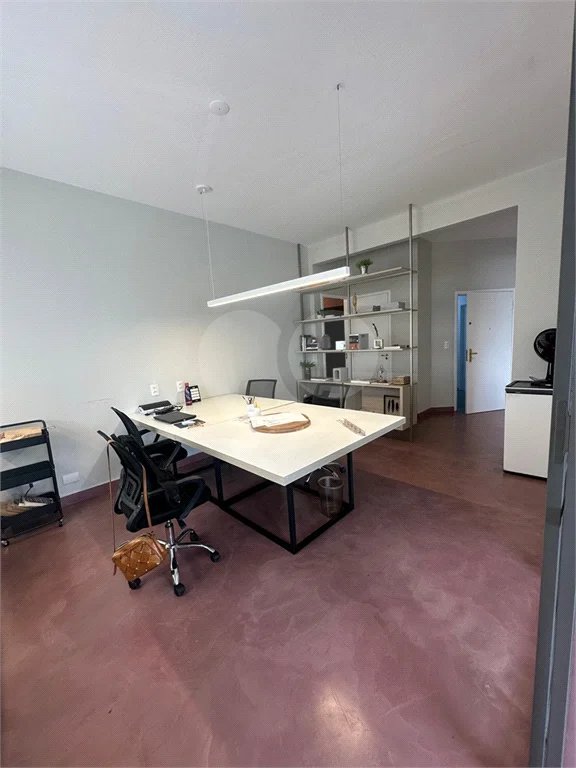 Sala comercial para venda ou locação na Avenida Paulista. 68m2