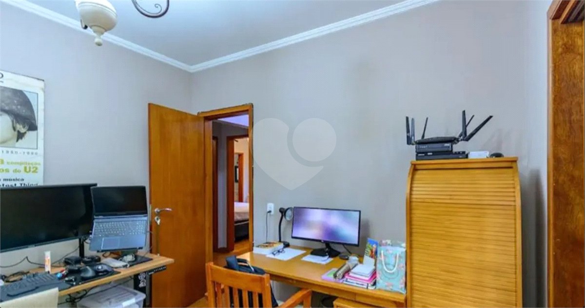 Casa à venda com 4 quartos, sendo 2 suítes,  em Granja Viana, Cotia, SP