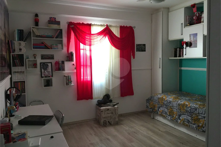 Casa 4 dormitórios, 3 vagas