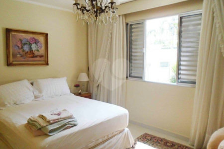 Casa à venda com 5 quartos, sendo 2 suítes, em Jardim Prudência, São Paulo, SP