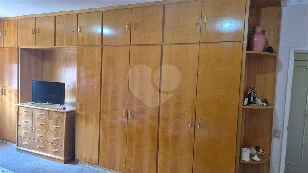 Casa à venda com 4 quartos, sendo 3 suítes,  no condomínio Chácara das Rosas, São Paulo - SP