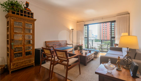 Apartamento à venda com 3 quartos, sendo 1 suíte, em Moema, São Paulo, SP