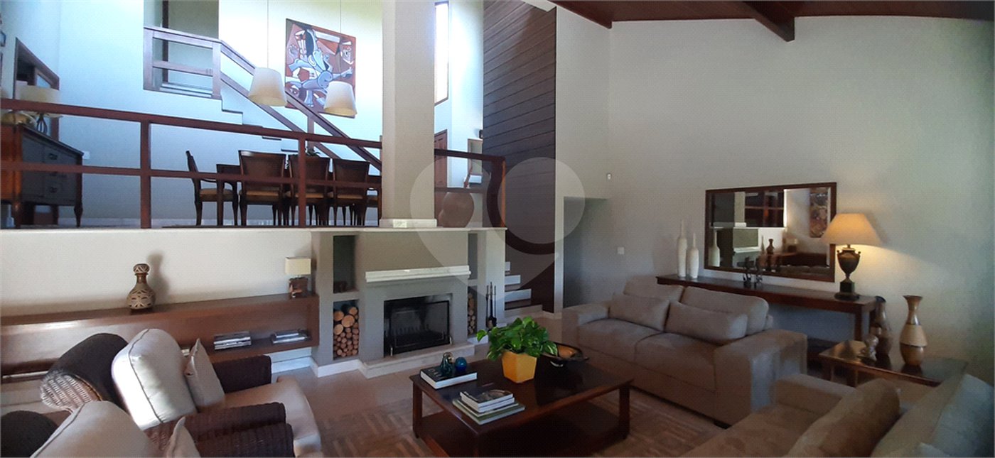 Casa à venda com 4 quartos, sendo 3 suítes, no condomínio Sausalito, Mairiporã - SP