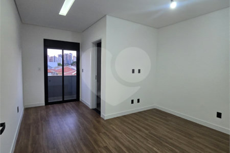 Sobrado à venda com 4 quartos, sendo 2 suítes,  em Vila Monumento, São Paulo, SP