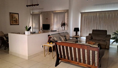 Casa à venda com 3 quartos, sendo 1 suíte,  no condomínio Estância Marambaia, Vinhedo - SP
