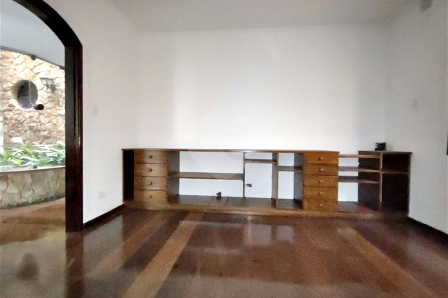 Sobrado à venda ou para alugar com 5 quartos, sendo 3 suítes, em Jardim França, São Paulo, SP