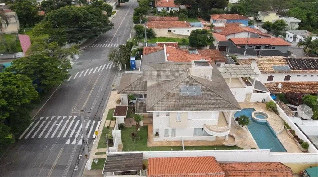 Sobrado à venda com 6 suítes em Vila Santista, Atibaia, SP