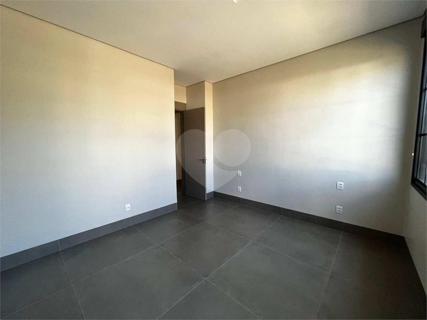Casa à venda com 4 quartos, sendo 2 suítes,  no condomínio Florais Itália, Cuiabá - MT