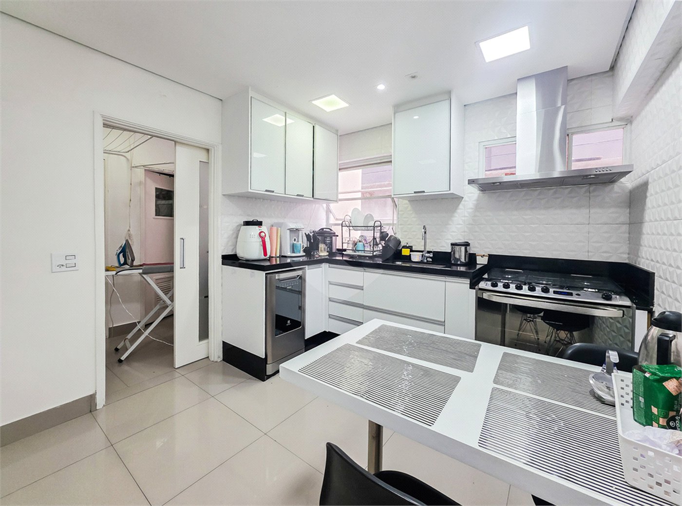 Apartamento à venda com 3 quartos, sendo 1 suíte, em Jardim Paulista, São Paulo, SP
