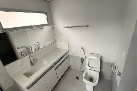 Sobrado à venda com 5 quartos, sendo 1 suíte, em Jardim Trussardi, São Paulo, SP