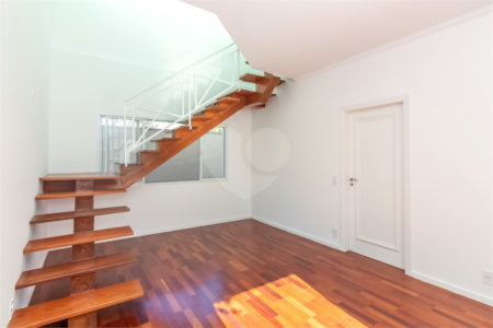 Casa à venda com 4 quartos, sendo 2 suítes, no condomínio Stephanie, São Paulo - SP