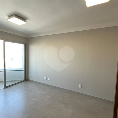 Apartamento à venda com 3 quartos, sendo 1 suíte,  em Jardim Marajoara, São Paulo, SP