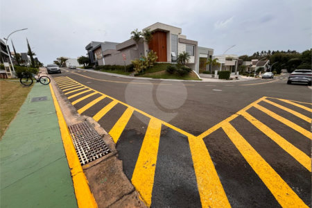 Casa à venda com 3 suítes no condomínio Residencial Maria Dulce, Indaiatuba - SP