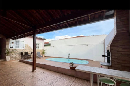 Casa à Venda – Parque Fehr