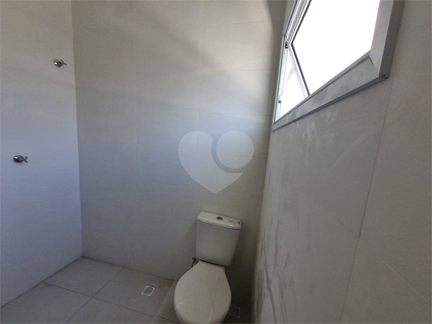 Casa à venda com 3 quartos, sendo 1 suíte, no condomínio Residencial Américo Figueiredo, Sorocaba - SP