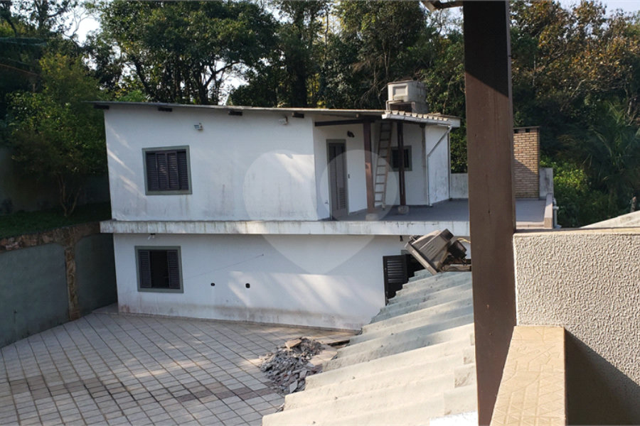 Casa à venda com 5 quartos, sendo 2 suítes, no condomínio Alpes da Cantareira, Mairiporã - SP