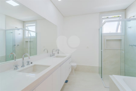 Casa à venda com 4 suítes no condomínio Villagio Quadrifolio, São Paulo - SP