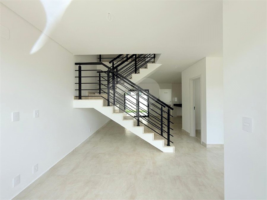 Casa à venda ou para alugar com 3 suítes no condomínio Mont Blanc Village, Vinhedo - SP