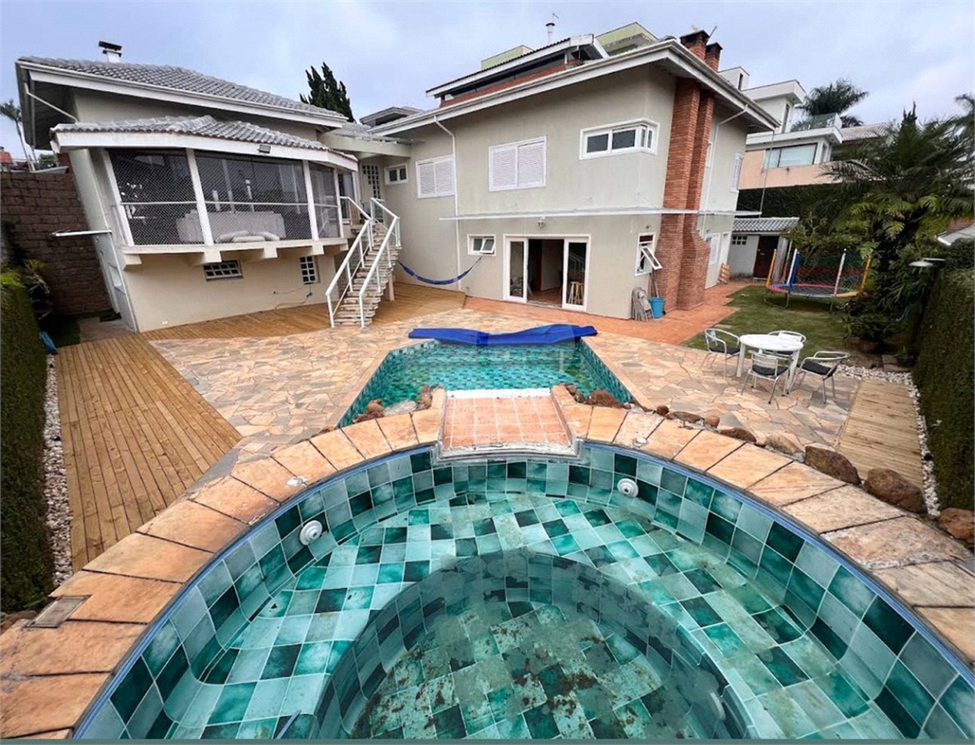 Casa à venda com 5 suítes em Aruã, Mogi das Cruzes, SP